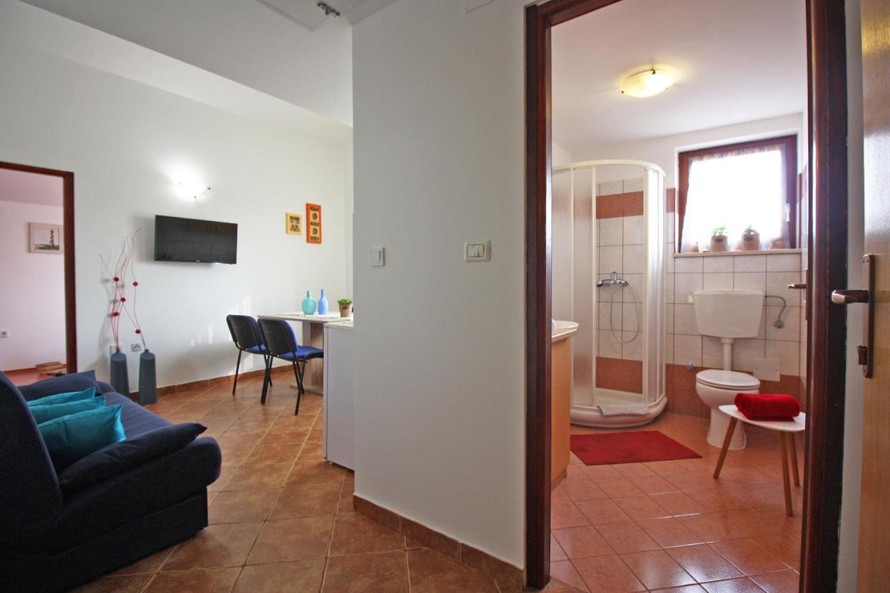 Brijunisol - 3 Apartments Top Position Near The Beautiful Beach Fažana Exterior foto