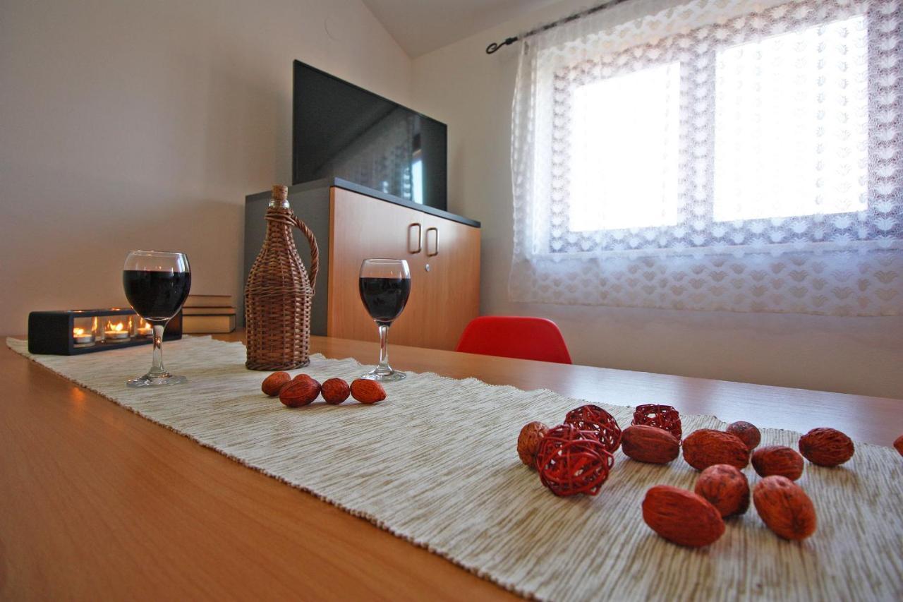 Brijunisol - 3 Apartments Top Position Near The Beautiful Beach Fažana Exterior foto
