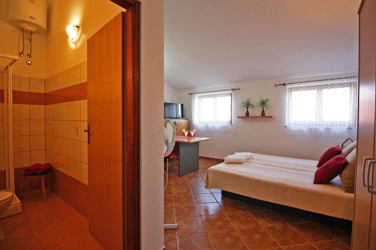 Brijunisol - 3 Apartments Top Position Near The Beautiful Beach Fažana Exterior foto