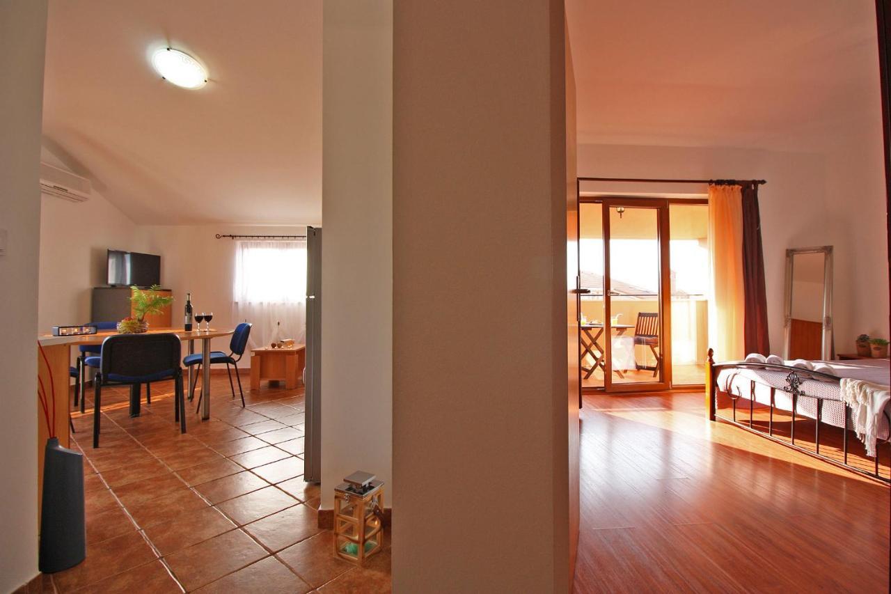 Brijunisol - 3 Apartments Top Position Near The Beautiful Beach Fažana Exterior foto
