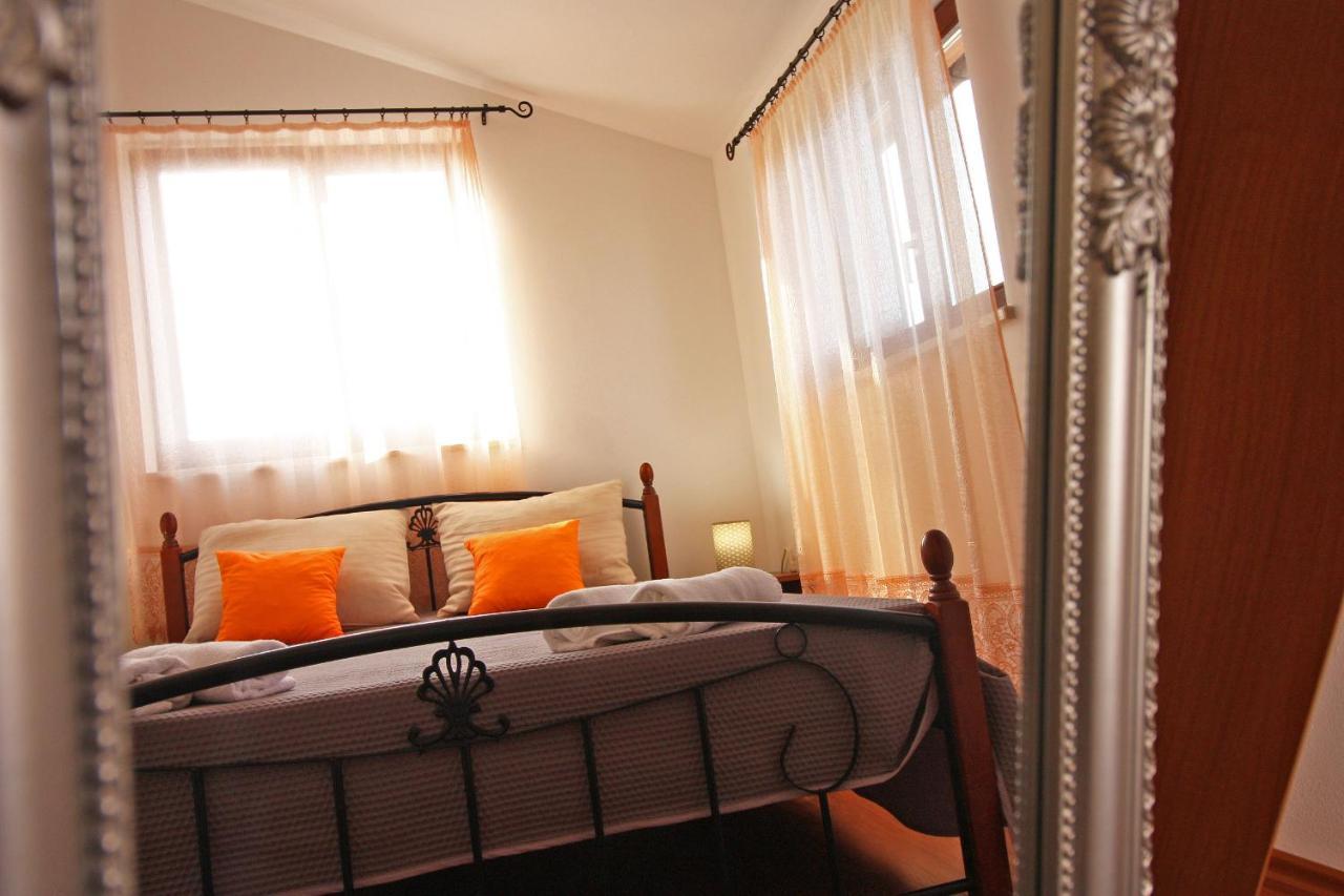 Brijunisol - 3 Apartments Top Position Near The Beautiful Beach Fažana Exterior foto