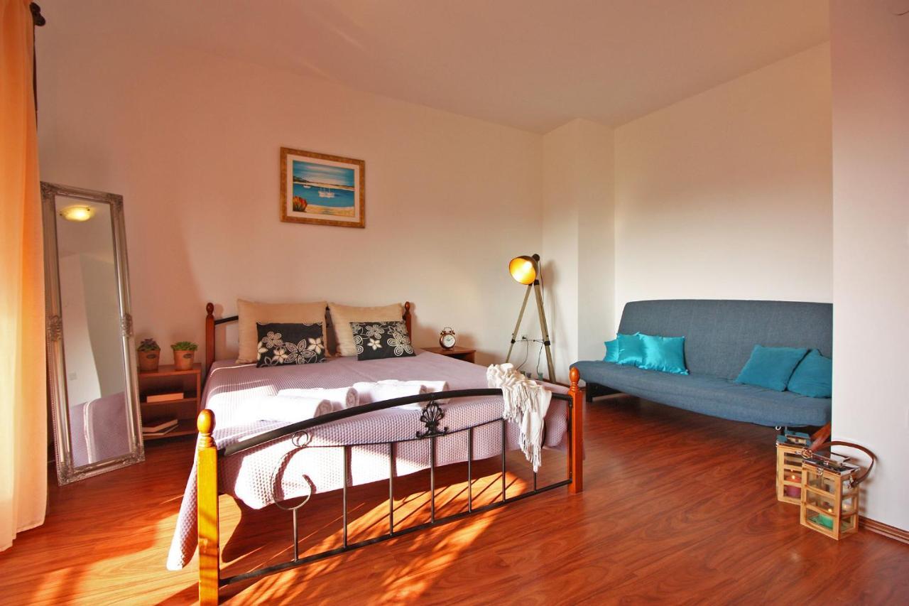 Brijunisol - 3 Apartments Top Position Near The Beautiful Beach Fažana Exterior foto