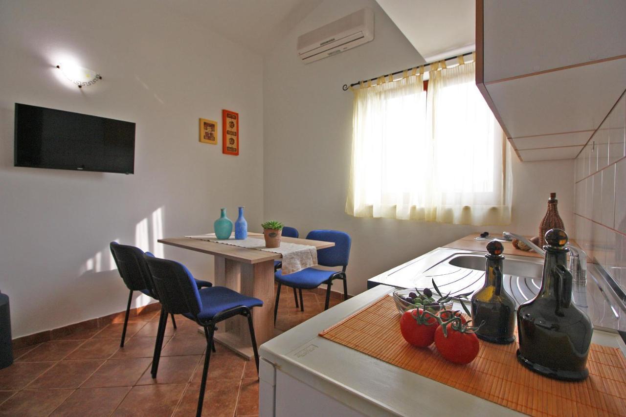 Brijunisol - 3 Apartments Top Position Near The Beautiful Beach Fažana Exterior foto